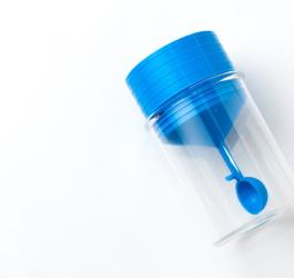 Pojemnik do pobrania próbki kału do badania.