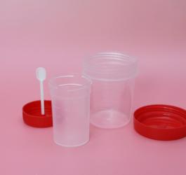 pojemniki na mocz i kał.