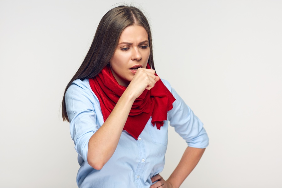 Bakteryjne zapalenie płuc - jak je rozpoznać? Czy można się zarazić?