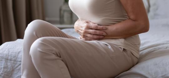 Biała wydzielina z pochwy - czy to niepokojący objaw?