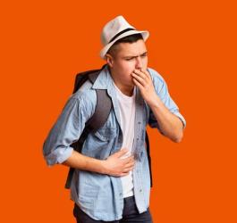 Turysta źle się czuje, najpewniej dopadła go biegunka podróżnych.