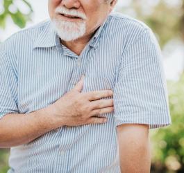 Ból w klatce piersiowej - co może oznaczać?