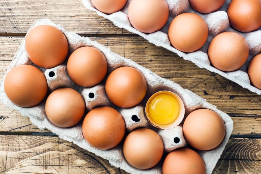 Jajka w tekturowej wytłaczance.