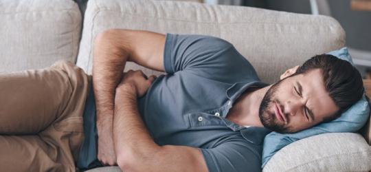 Co może oznaczać ból brzucha?