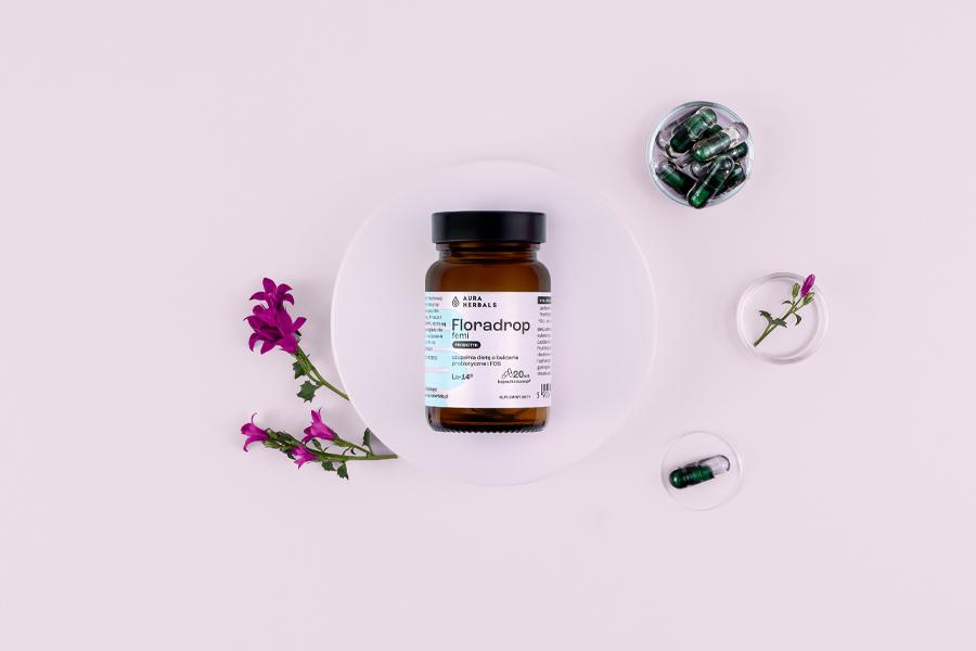 Opakowanie produktu Floradrop na różowym tle.