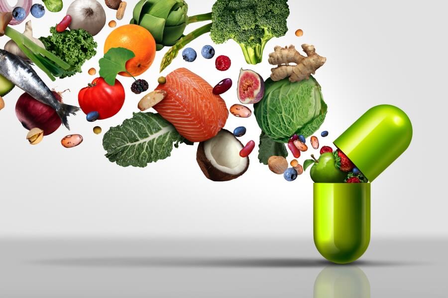 Suplement diety, które zawiera liczne składniki, obecne w żywności.