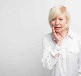 Jak złagodzić ból dziąsła?