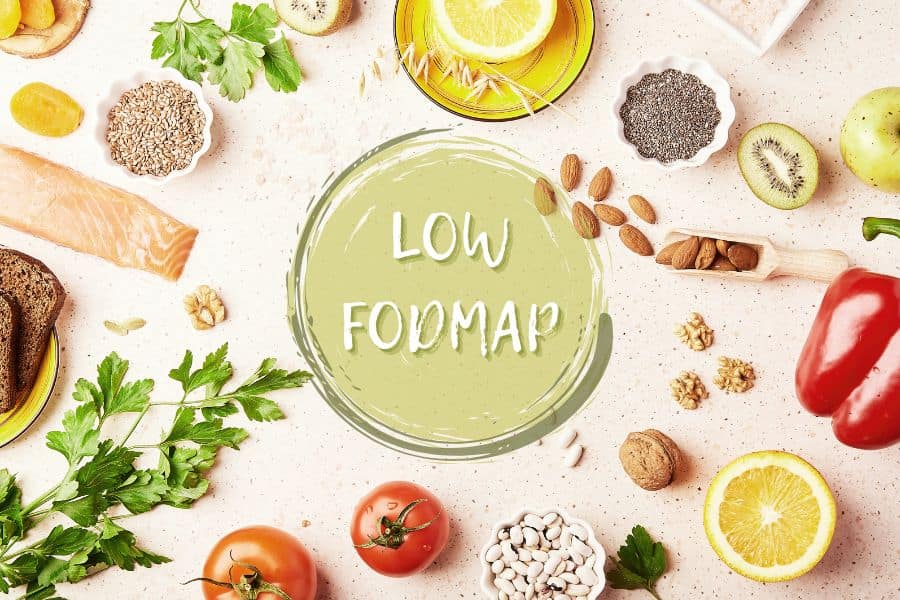 Low FODMAP na tle zdrowych produktów żywnościowych.