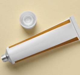 Tubka maści ichtiolowej.