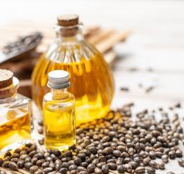 Olejek rycynowy - pielęgnowanie włosów, brwi i paznokci