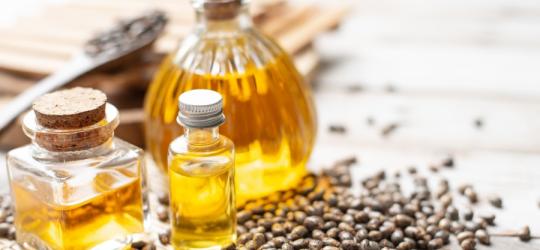 Olejek rycynowy - pielęgnowanie włosów, brwi i paznokci