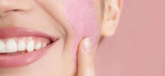 Peeling enzymatyczny – sposób na gładką skórę