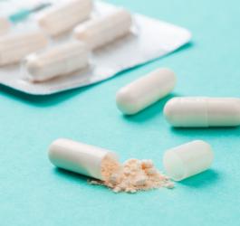 Kapsułki zawierające probiotyki.