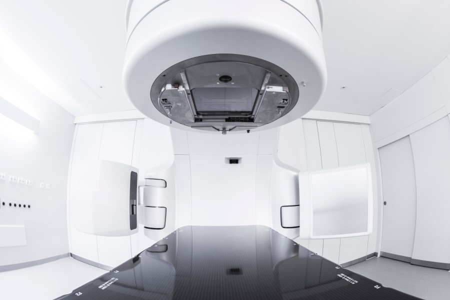 Aparatura radioterapeutyczna wykorzystywana w radioterapii nowotworów.