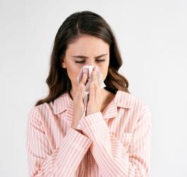 Jak odróżnić katar alergiczny od zwykłego? Sprawdź objawy!