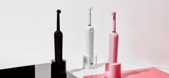 Kolorowe szczoteczki soniczne.