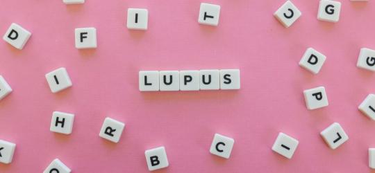 Toczeń − przyczyny, objawy, leczenie