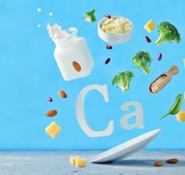 Symbol wapnia (Ca), wokół niego produkty spożywcze, które są źródłem wapnia w diecie.