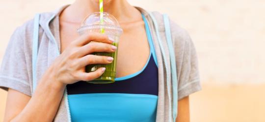 Witaminy dla sportowca: co powinny przyjmować osoby aktywne?