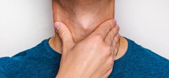 Wole tarczycy – przyczyny, objawy, leczenie