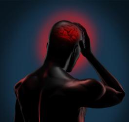 Postać trzymająca się za głowę z widocznym wstrząśnieniem mózgu.