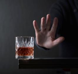 Wszywka alkoholowa – skuteczna pomoc w zachowaniu abstynencji
