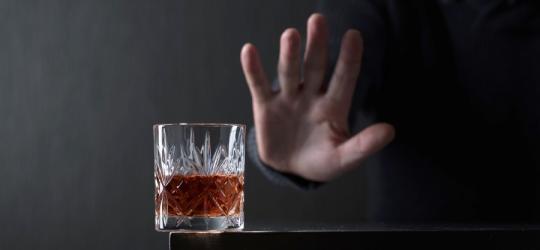 Wszywka alkoholowa – skuteczna pomoc w zachowaniu abstynencji