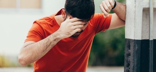 Zawroty głowy - skąd się biorą i co mogą oznaczać?