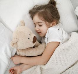 zdrowy spokojny sen dziecka